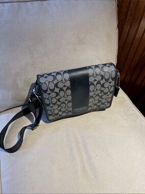 Coach Signature Canvas Messenger Bag in Charcoal and Black